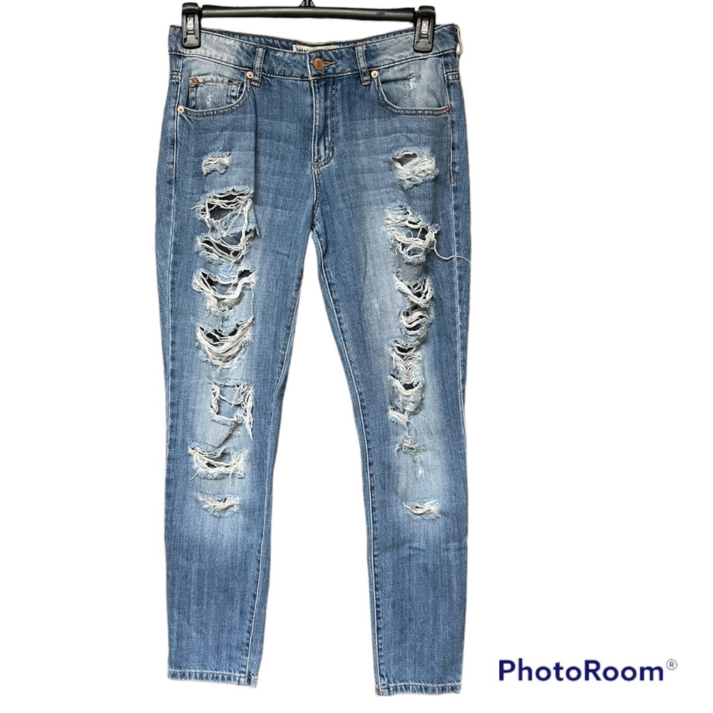 👖GARAGE: Women’s size 09 skinny, medium wash ripped jeans, barely worn.